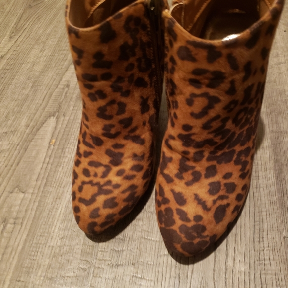 Madden Girl leopard print wedge booties.   Size 7 but feels more like a 6.5. - Picture 2 of 10